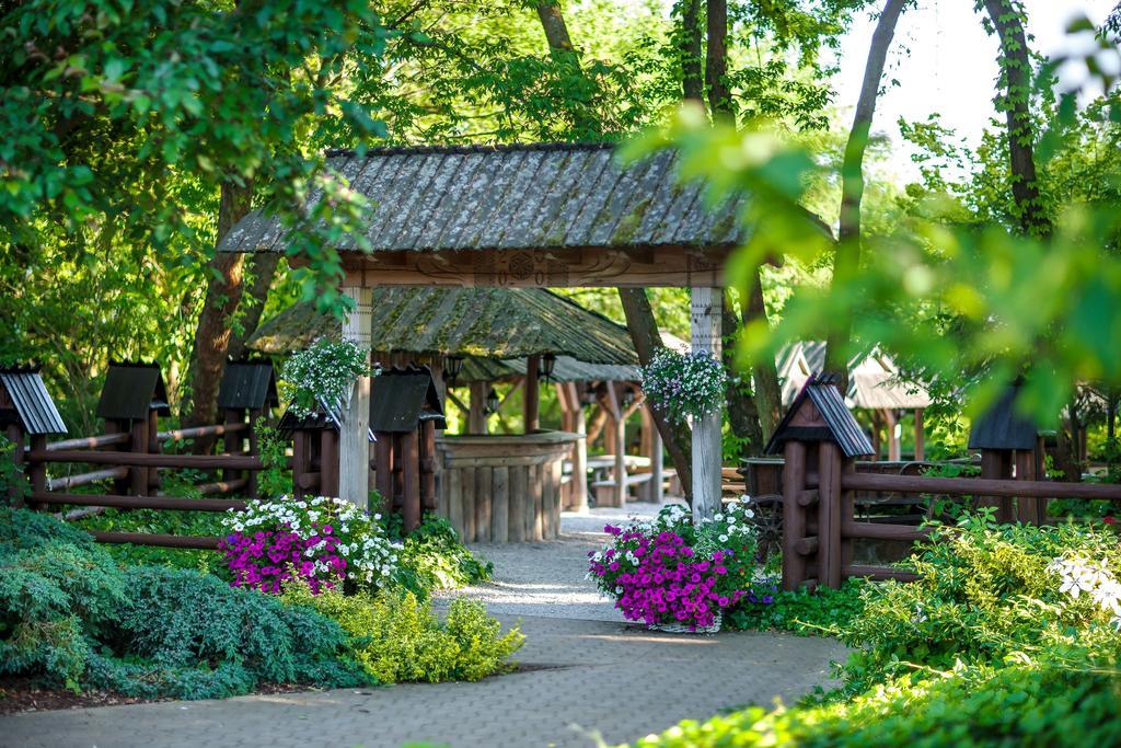 Hotel Warszawianka Яхранка Экстерьер фото